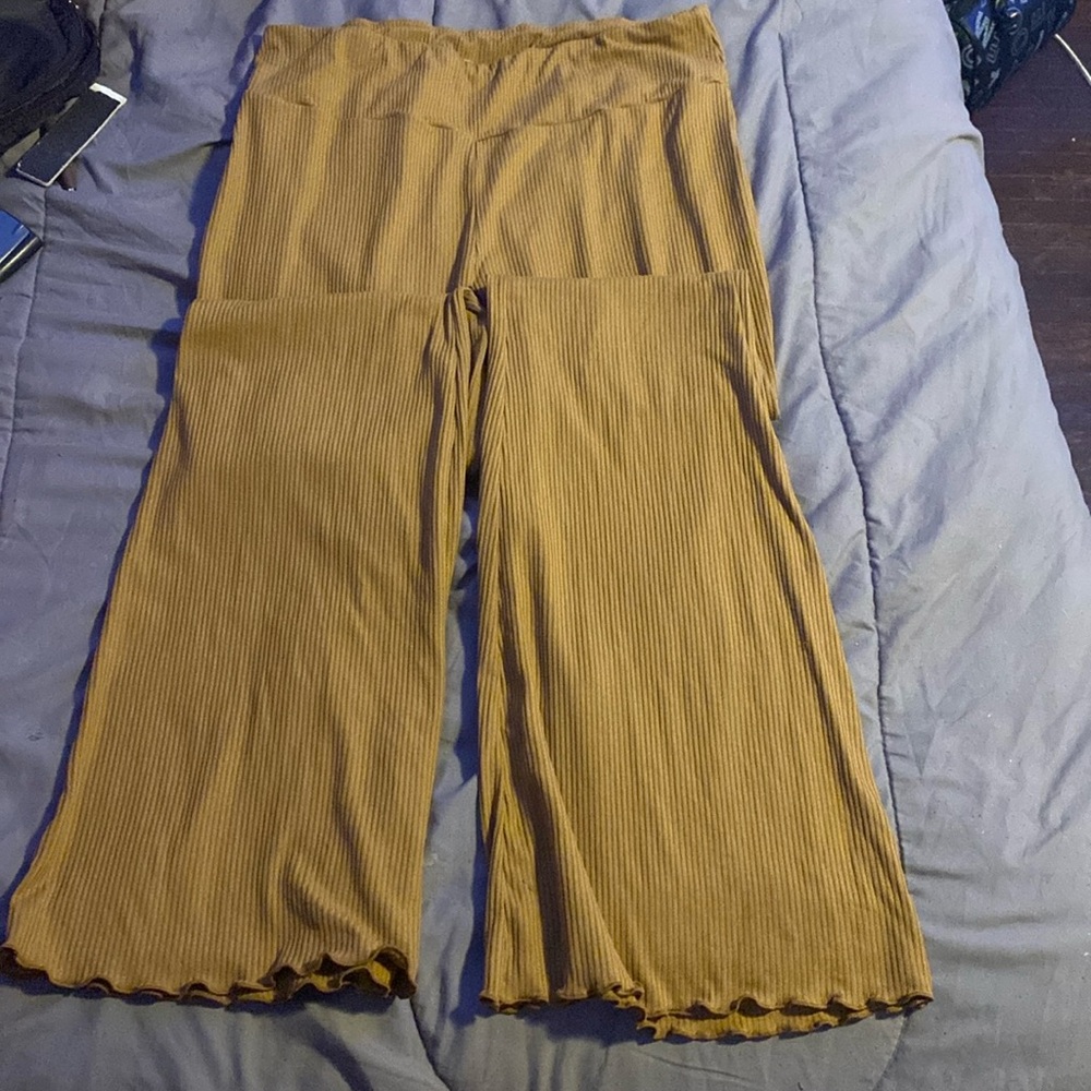 Brown/Tan leggings.